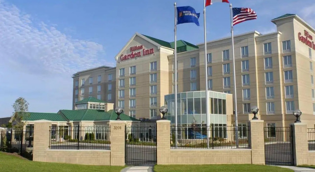 Кровать в общем номере Hilton Garden Inn Toronto/Vaughan
