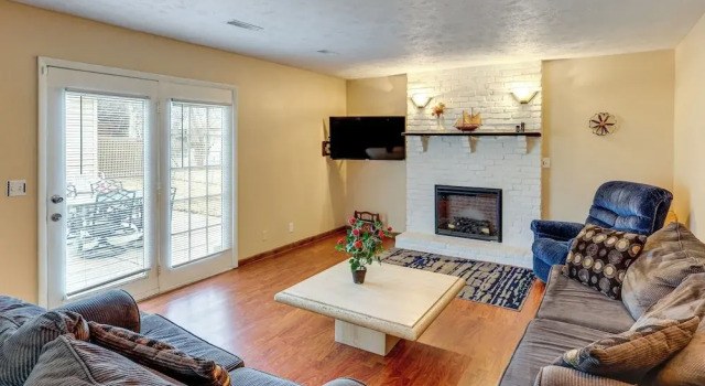 Bring the Family! Suburban Home w/ Yard in Omaha, Book Feriehus Sommerhuse i Omaha, Hytte