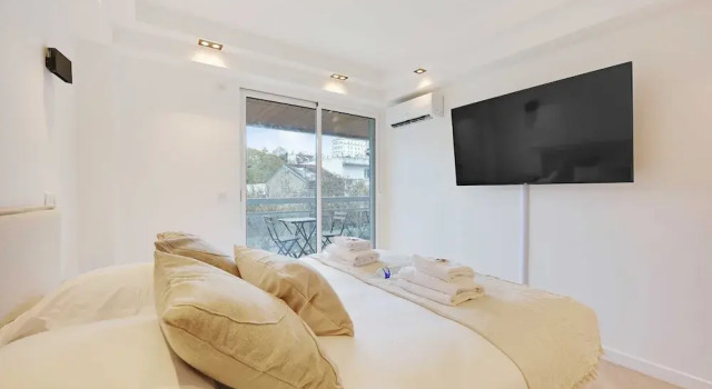 Charming Apt With AC & Balcony, Забронировать Апартаменты/квартира Сюрен Аньер-сюр-Сен