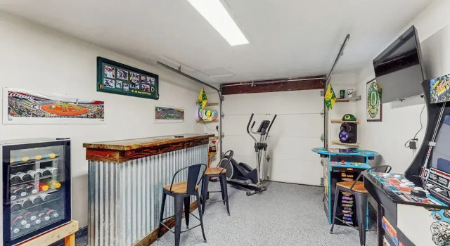 1 Mi to Campus! Family Home w/ Game Room in Eugene, Забронировать Дом для отпуска Юджин Willamette Valley