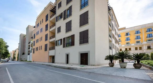 Porto Montenegro Tara 302, Забронировать Отель Отели Тиват с бассейном, рядом с Пляж Вайкики, Бассейн