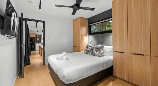 Апартаменты Stylish New Farm Apartment With Courtyard