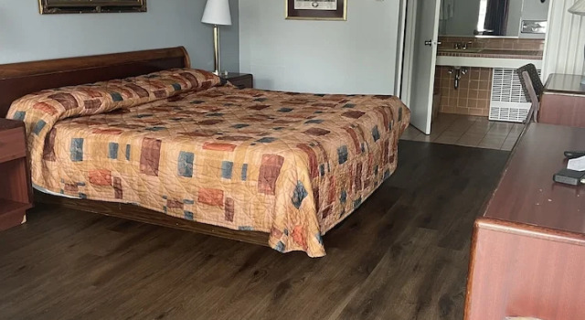 Номер Standard Budget Host Three Crowns Motor Lodge