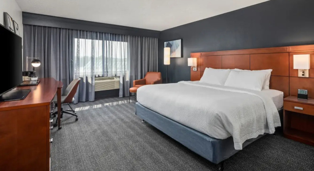 Двухместный номер Standard Courtyard La Crosse Downtown/Mississippi Riverfront
