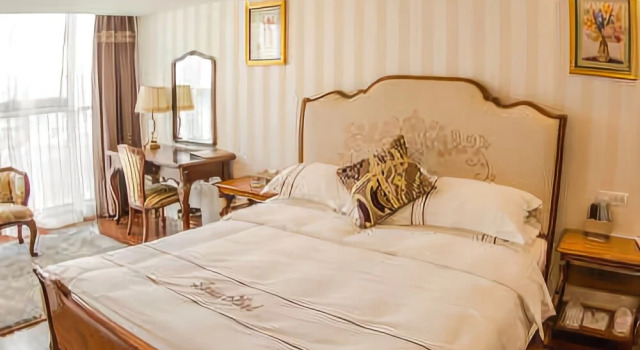 Lantis Hotel
