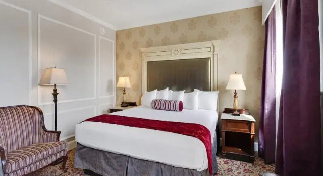 Двухместный номер Deluxe с балконом Prince Conti Hotel