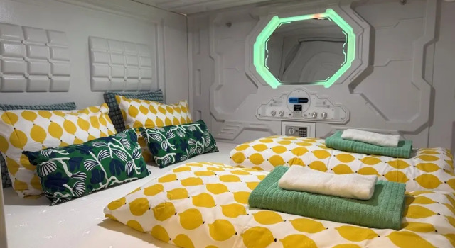 Space capsule Hostel by Welcome Iceland, Boek Hostel Búdardalur 