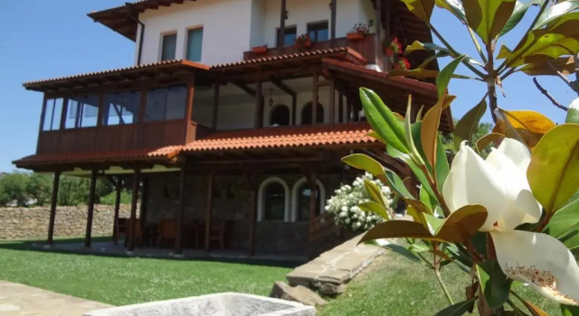 Коттедж с 6 комнатами Guest House Diabora