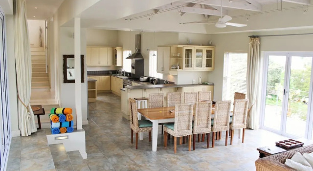Longstone Beach House, Забронировать Отель Плеттенберг-Бей Найсна