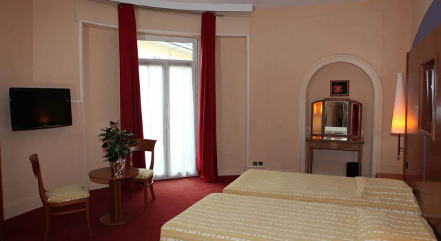 Inter Hotel Bristol, Prenota Hotel Hotel a Alvernia con parcheggio, Parcheggio