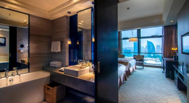 Четырёхместный номер Standard Renaissance Guiyang Hotel