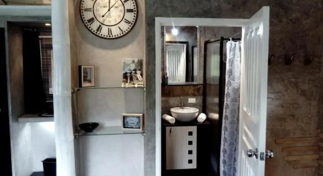 Люкс с видом на бассейн La Bicok Lodge.