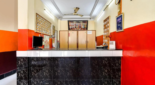 OYO 36583 Hotel Srinivasa Residency, Забронировать Отель Тирупати штат Андхра-Прадеш, рядом с Храм Международного общества сознания Кришны (ISKCON)