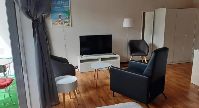 Апартаменты Studio calme rénové parking proche centre et thermes