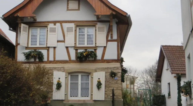 Коттедж с 2 комнатами Location Alice