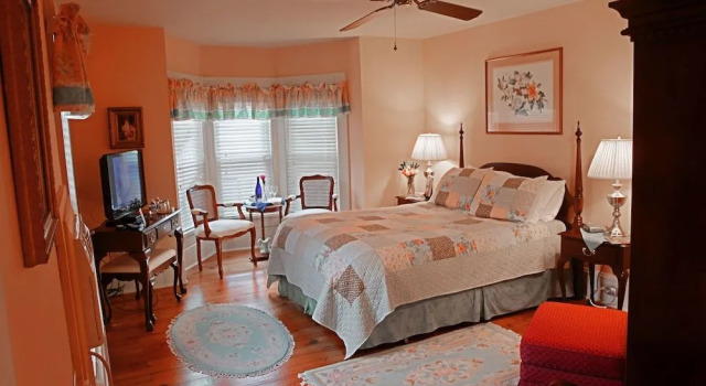 Springfield House B&B, Buchen Sie Bed & Breakfast Boalsburg Pennsylvania