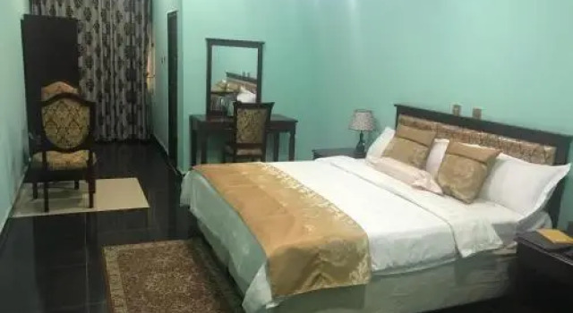 Kaura Hotel and Suites