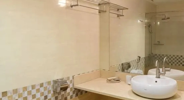 Одноместный номер Classic Sunset Westlake Hanoi Hotel