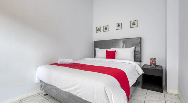 RedDoorz Plus near Jakarta Kota Station, Забронировать Отель Отели Джакарты 3 звезды, рядом с Glodok Market, 3*