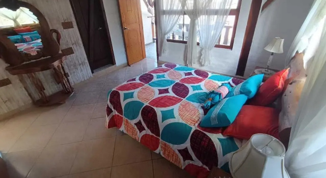 La Casa del Arbol, Book Hotel Quito 