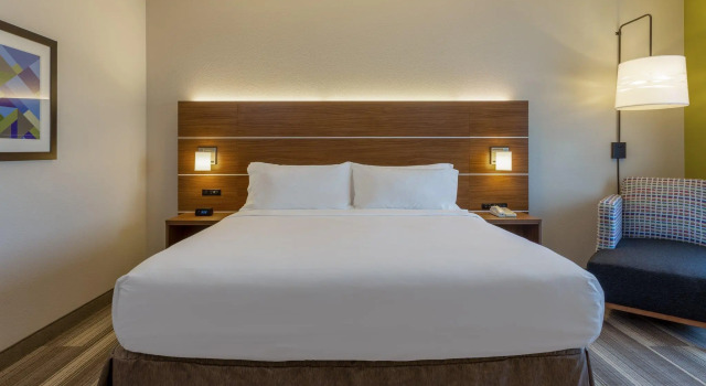 Двухместный номер Standard Holiday Inn Express & Suites Vandalia by IHG