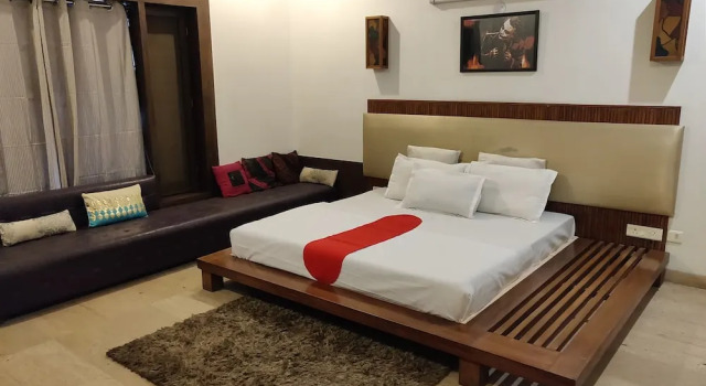Номер Royal с балконом Aakritii Hotels