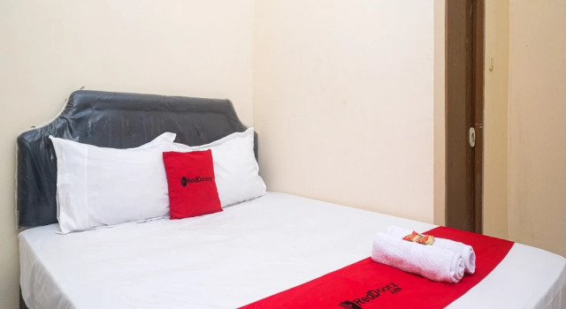 RedDoorz near Plaza Ambarrukmo Yogyakarta, Book Hotel Catur Tunggal 