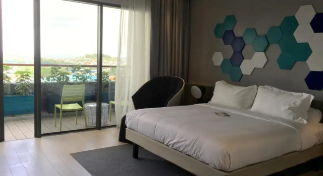 Полулюкс с балконом ibis Styles Batam Nagoya