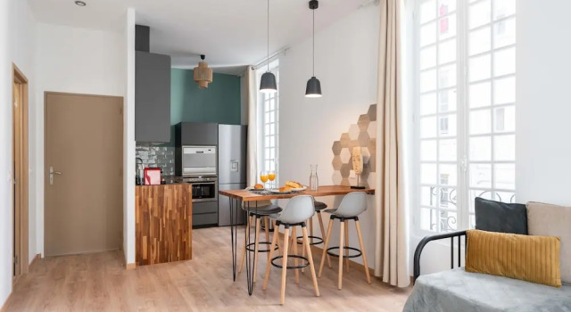 Les Petits Pavillons Appartements Standing 1 chambre 4 pers Clim Vieux-Port, Забронировать Отель Отели Марселя с парковкой, рядом с Национальный театр Марселя Ла Крие, Парковка