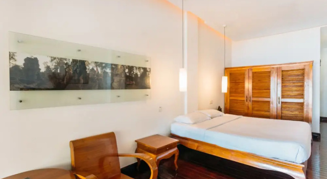 Номер Deluxe с балконом FCC Phnom Penh Boutique Hotel