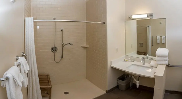 Двухместный люкс c 1 комнатой Candlewood Suites Saint Joseph - Benton Harbor by IHG