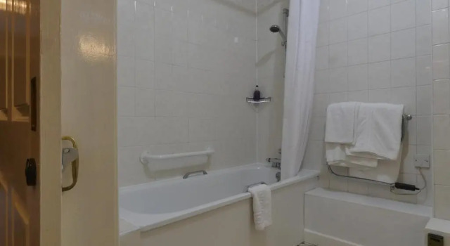 Трёхместный номер Classic Marston Farm Hotel