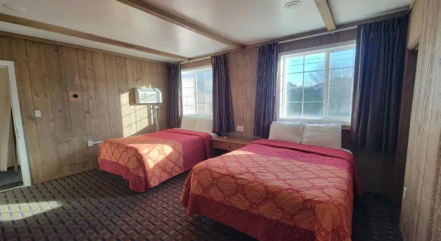 Четырёхместный номер Standard Townhouse Motel