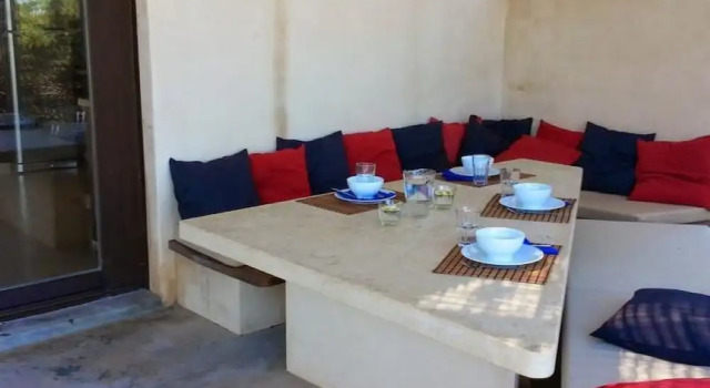 Siamo Elisabetta, Book Hotel Es Pujols Formentera