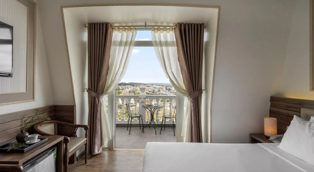 Четырёхместный номер Deluxe New Life Dalat Hotel