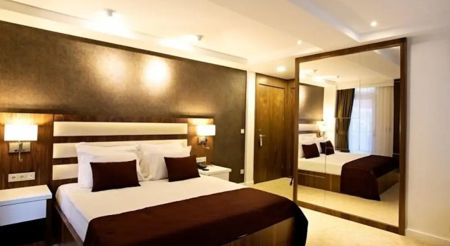 Номер Business с балконом Endglory Hotel