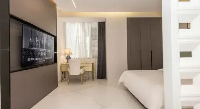 Люкс Deluxe Yueji Hotel (Railway Station Wangchengpo Subway Station Store)