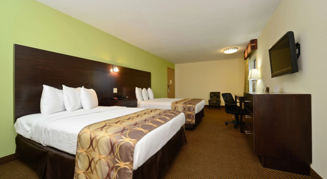 Четырёхместный номер Standard Americas Best Value Inn & Suites Lake Charles at I-210 Exit 11