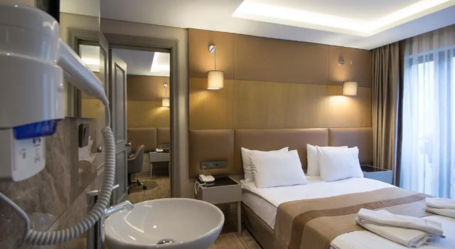 Номер Connected GK Regency Suites Hotel