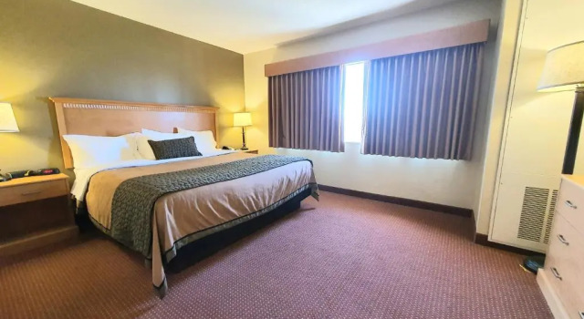 Люкс Premier AmeriVu Inn and Suites - Waconia