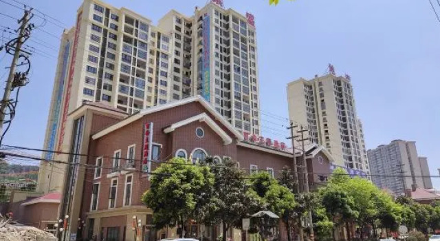 Ziyun Lily Theme Hotel, Book Hotel Hoteller og overnatningssteder i Songshan, Hotel