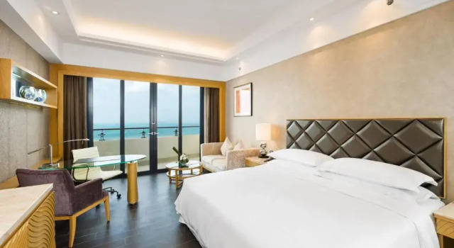 Двухместный номер с балконом и с видом на океан Four Points by Sheraton Hainan, Sanya