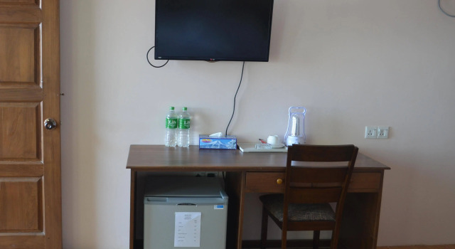 Hotel Lux, Boek Hotel Hotels in Ngwe Saung met parkeren, Parkeren