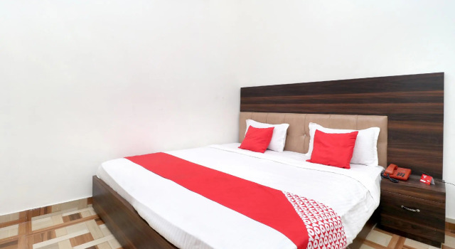 Номер Standard OYO 16379 Hotel LivInn Hub