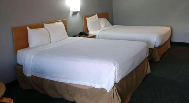 Четырёхместный номер Standard Days Inn by Wyndham Waynesville NC