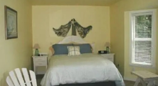 The Country Cedar Inn, Book Hotel Lake Bosworth USA