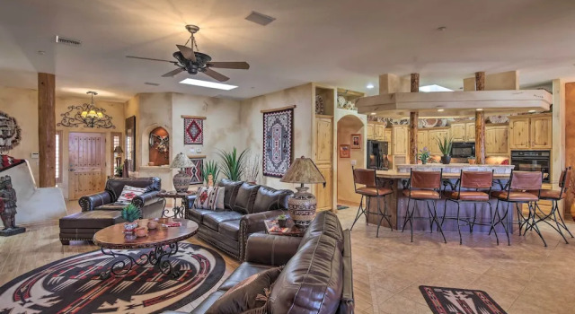 Patio, Grill & Yard: Pet-friendly Lake Havasu Gem, Забронировать Отель Лейк-Хавасу-Сити штат Аризона, рядом с Grace Arts Live