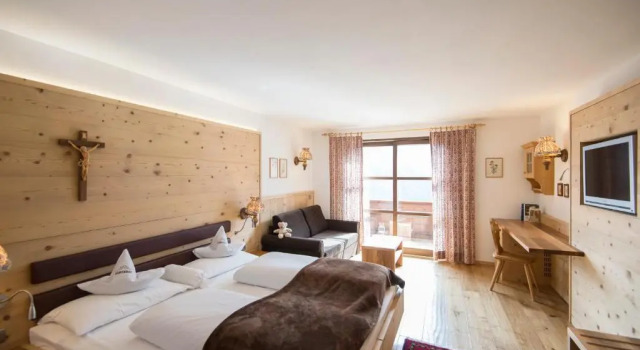 Charmehotel Uhrerhof - Deur, Забронировать Отель Кастельротто Альпе-ди-Сьюзи