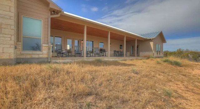 Luxury in the Hill Country, 10-mins to Downtown!, Забронировать Отель Фредериксберг Texas Wine Country, рядом с Театр Rockbox