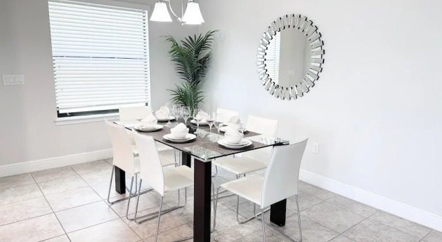 Коттедж с 4 комнатами Balmoral Resort-179mm 4 Bedroom Home by RedAwning